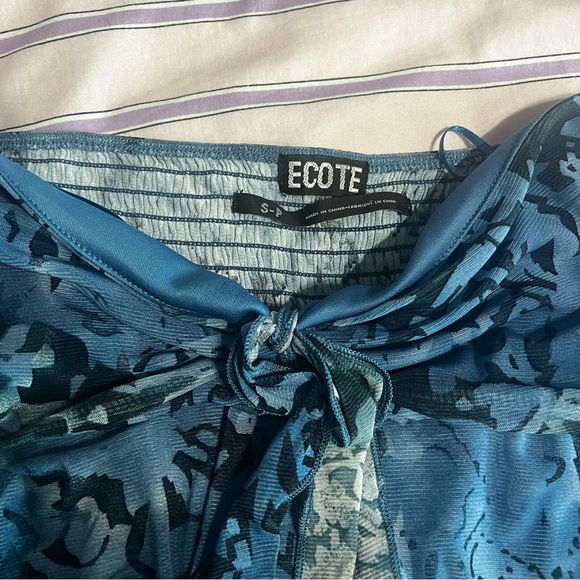 Super cute strapless top with tie - Picture 2 of 3